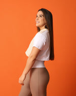 Cargar imagen en el visor de la galería, Crop Top Crema con Blanco
