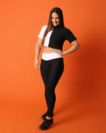 Cargar imagen en el visor de la galería, Crop Top Negro con Blanco
