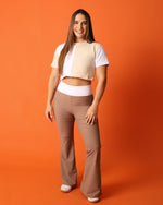 Cargar imagen en el visor de la galería, Crop Top Crema con Blanco
